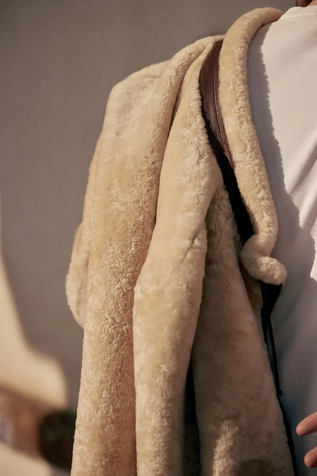 chamarra shearling crema